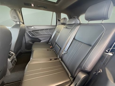 Used 2024 Volkswagen Tiguan SE R-Line image 29