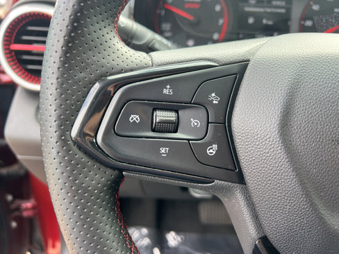 Used 2024 Chevrolet Trax RS w/ Sunroof Package image 17