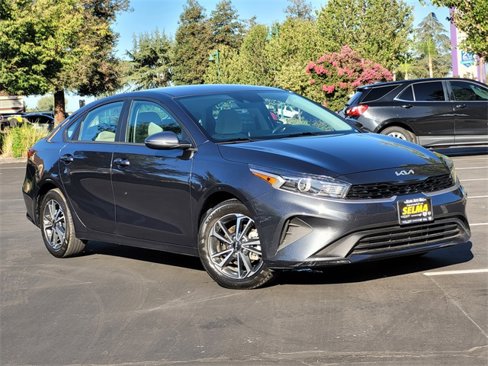 Used 2023 Kia Forte LXS w/ LXS Technology Package image 2