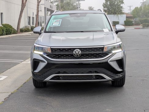 Used 2024 Volkswagen Taos SE w/ Panoramic Sunroof Package image 2