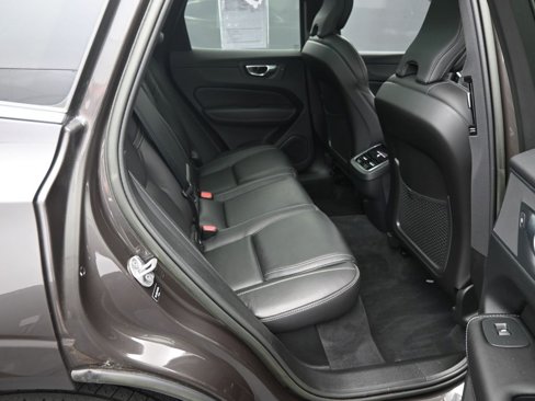 Certified 2023 Volvo XC60 B5 Ultimate w/ Protection Package Premier image 35