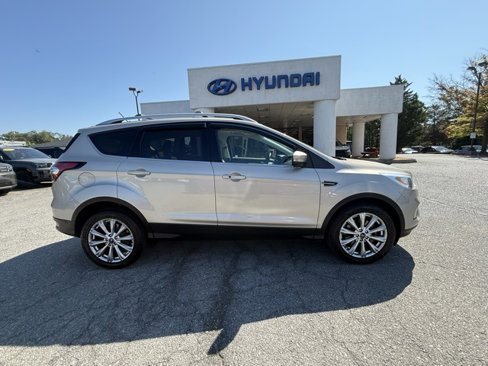 Used 2018 Ford Escape Titanium image 2