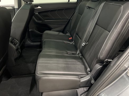 Used 2023 Volkswagen Tiguan SE w/ Panoramic Sunroof Package image 14