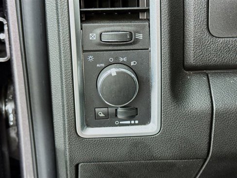 Used 2021 RAM 1500 Classic SLT image 10