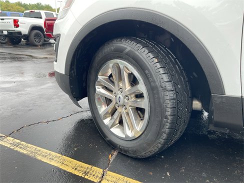 Used 2017 Ford Explorer 4WD w/ Class II Trailer Tow Package image 30