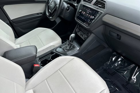 Used 2021 Volkswagen Tiguan SE image 18