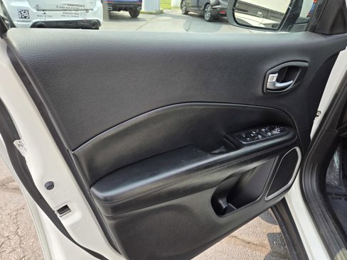 Used 2021 Jeep Compass Latitude image 34