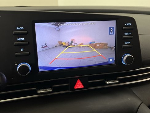 Used 2023 Hyundai Elantra SE image 17