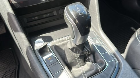 Used 2022 Volkswagen Tiguan SE image 20