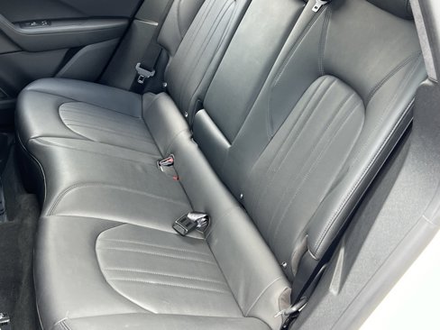Used 2018 Maserati Levante image 17