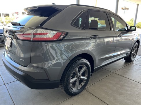 Used 2023 Ford Edge SEL w/ Sport Appearance Package image 4