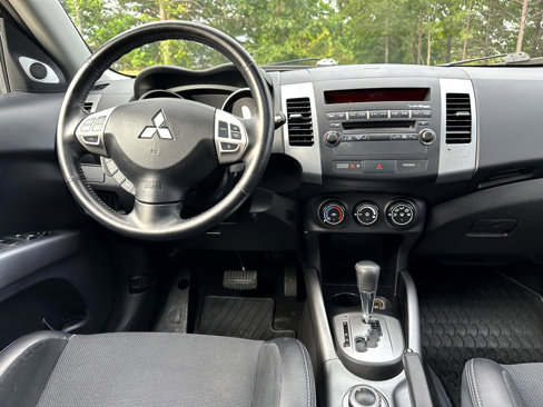 Used 2009 Mitsubishi Outlander SE image 29