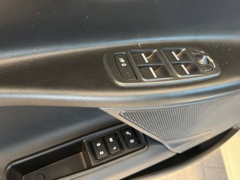 Used 2017 Jaguar XE Premium image 32