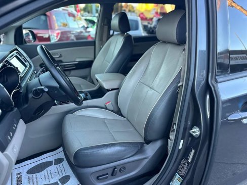 Used 2015 Kia Sedona SX image 26
