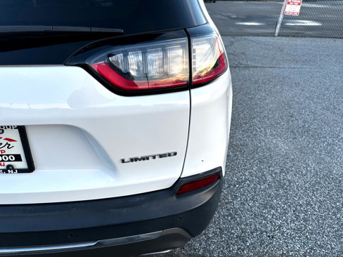 Used 2019 Jeep Cherokee Limited image 24