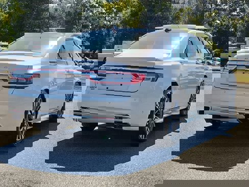 Used 2019 Lincoln Continental Reserve image 5