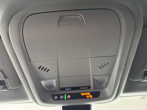 Used 2024 GMC Terrain SLE image 30