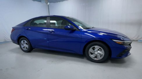 New 2025 Hyundai Elantra SE image 2