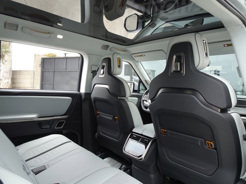 Used 2024 Rivian R1S Adventure image 21