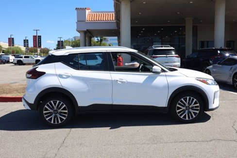 Used 2024 Nissan Kicks SV image 3