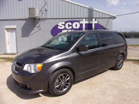 Used 2017 Dodge Grand Caravan SXT image 1