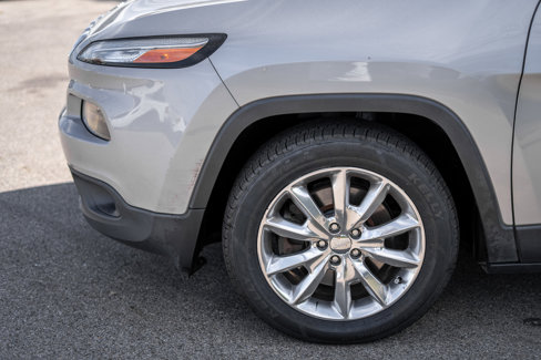Used 2016 Jeep Cherokee Limited image 9