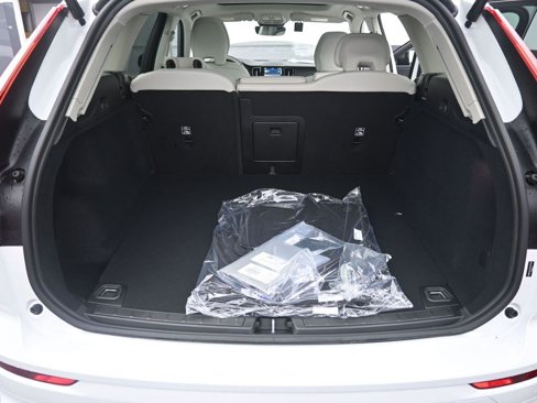 New 2025 Volvo XC60 B5 Core w/ Climate Package image 30