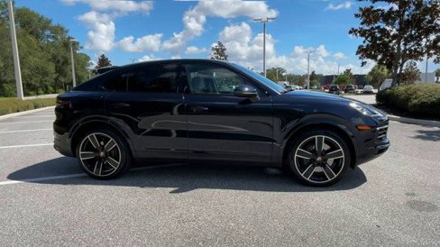 Certified 2023 Porsche Cayenne Platinum Edition image 9