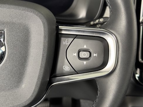 Certified 2024 Volvo XC40 B5 Plus image 30