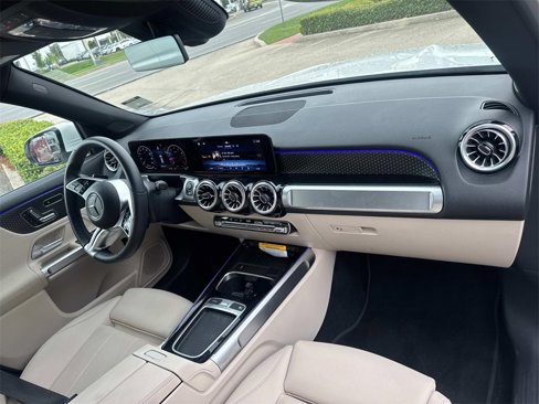 Used 2025 Mercedes-Benz GLB 250 image 12