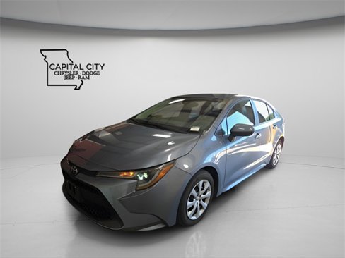 Used 2022 Toyota Corolla LE image 3