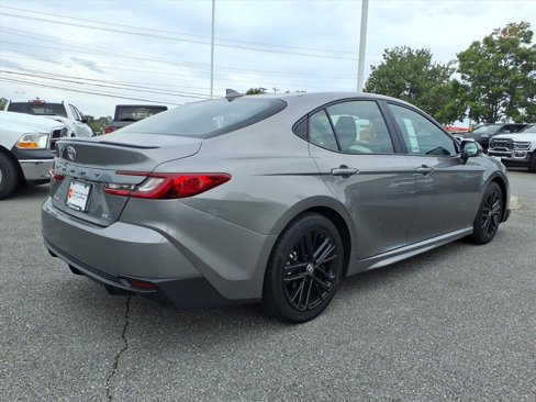 Used 2025 Toyota Camry SE image 4