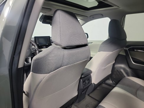 Used 2021 Toyota RAV4 XLE image 19