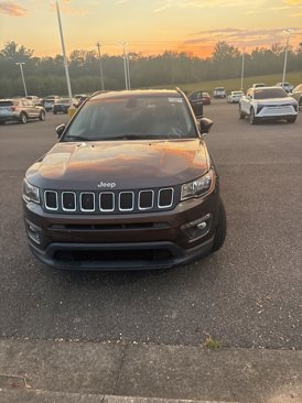 Used 2019 Jeep Compass Latitude image 2