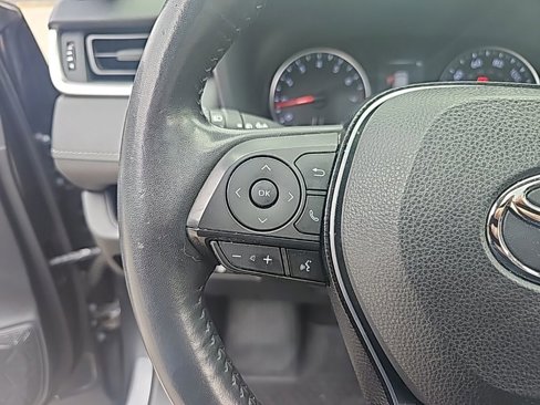 Used 2020 Toyota RAV4 XLE image 25