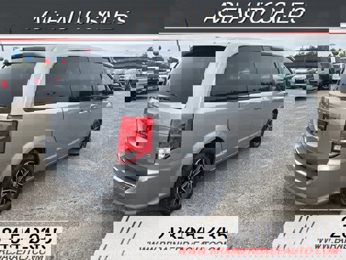Used 2018 Dodge Grand Caravan GT image 3
