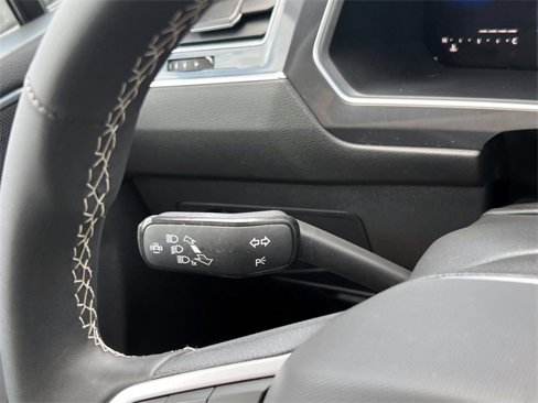 Used 2022 Volkswagen Tiguan SE image 24