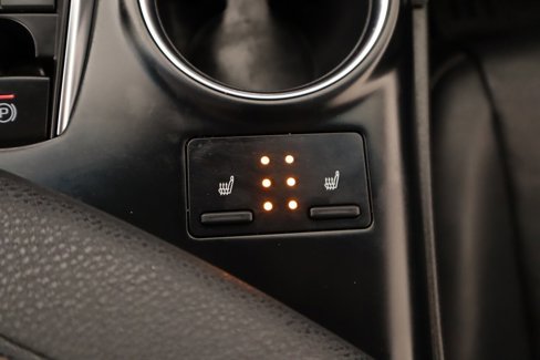 Used 2019 Toyota Camry LE image 9