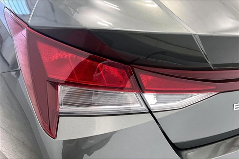 Certified 2025 Hyundai Elantra SE image 31