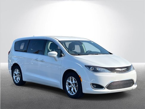 Used 2019 Chrysler Pacifica Touring Plus w/ Tire & Wheel Group image 7