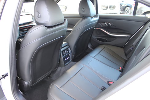 Used 2025 BMW 330i Sedan w/ M Sport Package image 23