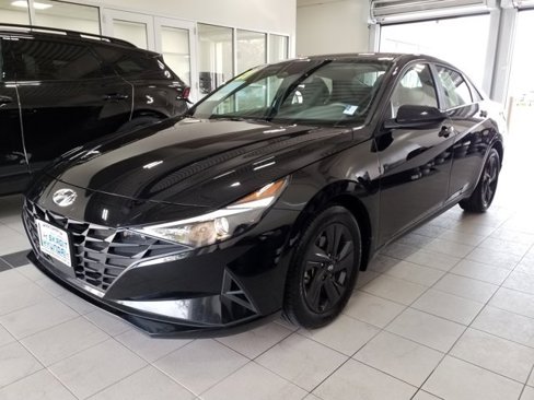 Used 2021 Hyundai Elantra SEL w/ Convenience Package image 2