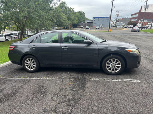 Used 2011 Toyota Camry XLE image 4