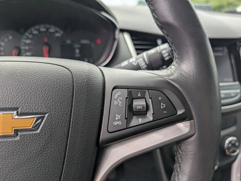 Used 2022 Chevrolet Trax LT w/ Redline Edition image 17