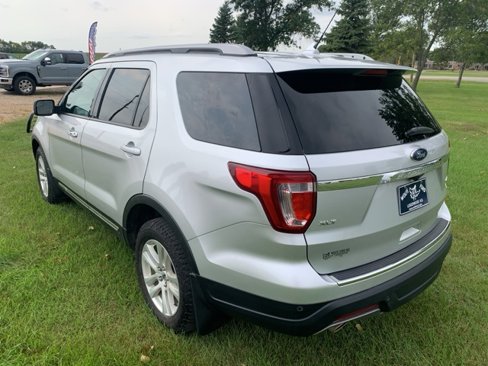 Used 2018 Ford Explorer XLT w/ Equipment Group 201A image 5
