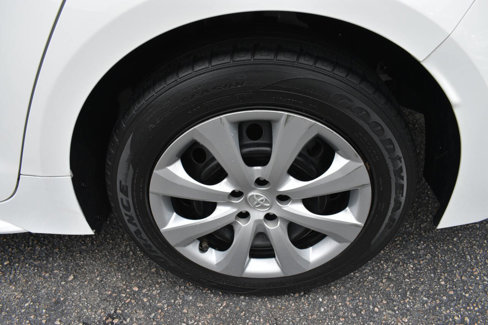 Used 2021 Toyota Corolla LE image 39
