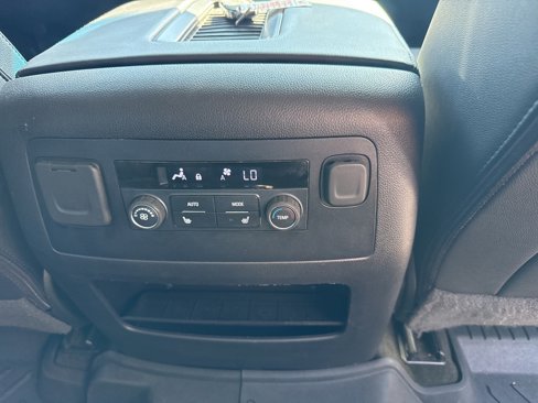 Used 2018 Chevrolet Suburban Premier image 24