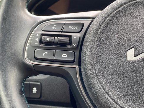 Used 2022 Kia Niro EX Premium w/ Cold Weather Package image 21