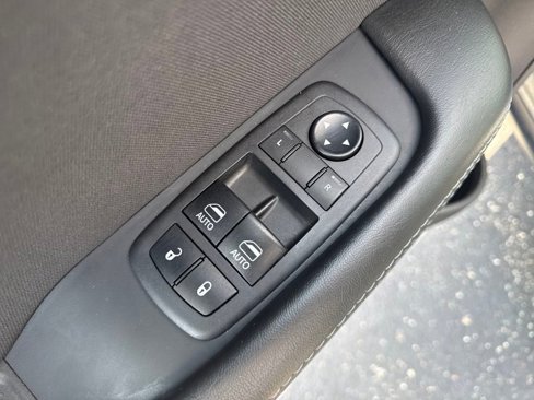 Used 2019 Dodge Challenger SXT w/ Blacktop Package image 11