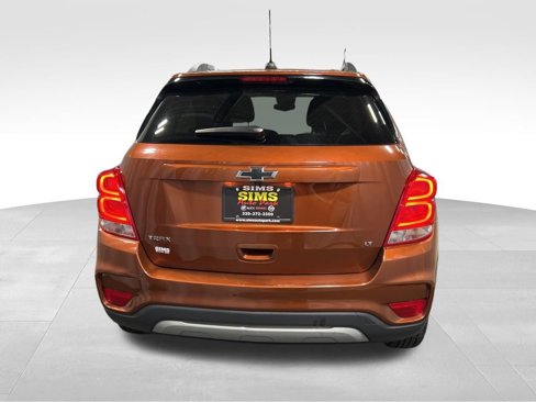 Used 2019 Chevrolet Trax LT w/ LT Convenience Package image 4